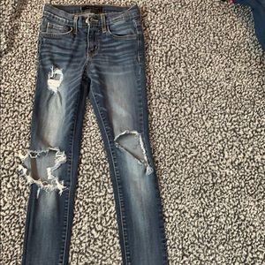 Distress women’s Jeans.